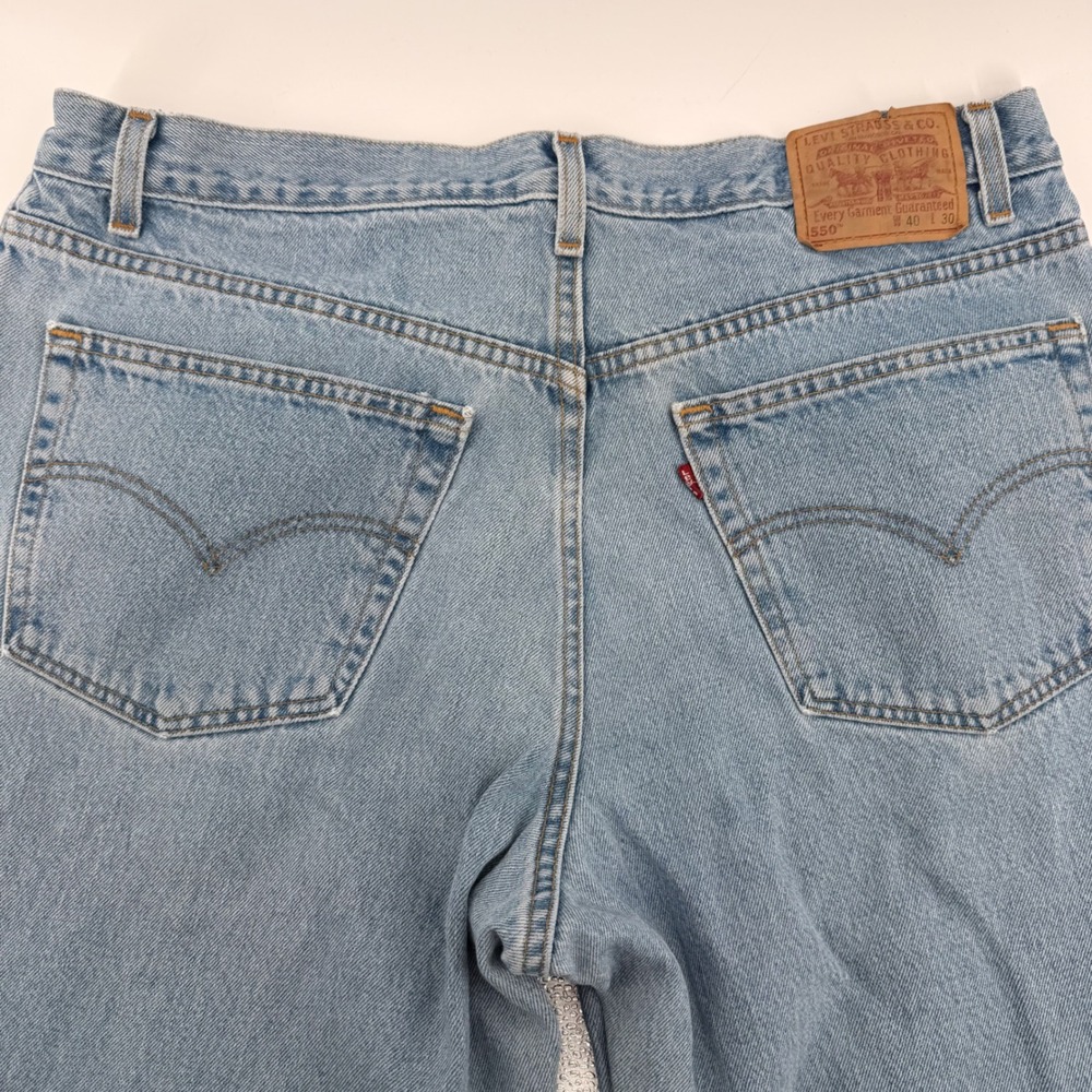 Vintage Levis 550 Relaxed Fit Jeans Mens 40x30 Light Wash Blue Denim Made in USA